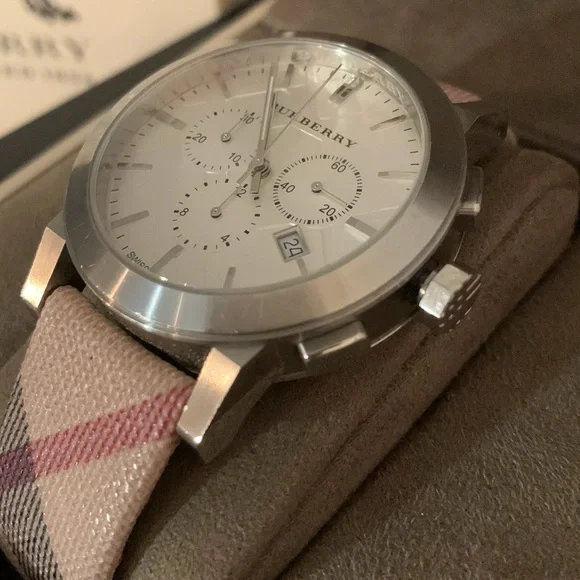 BURBERRY Watch - Picture 3 of 14